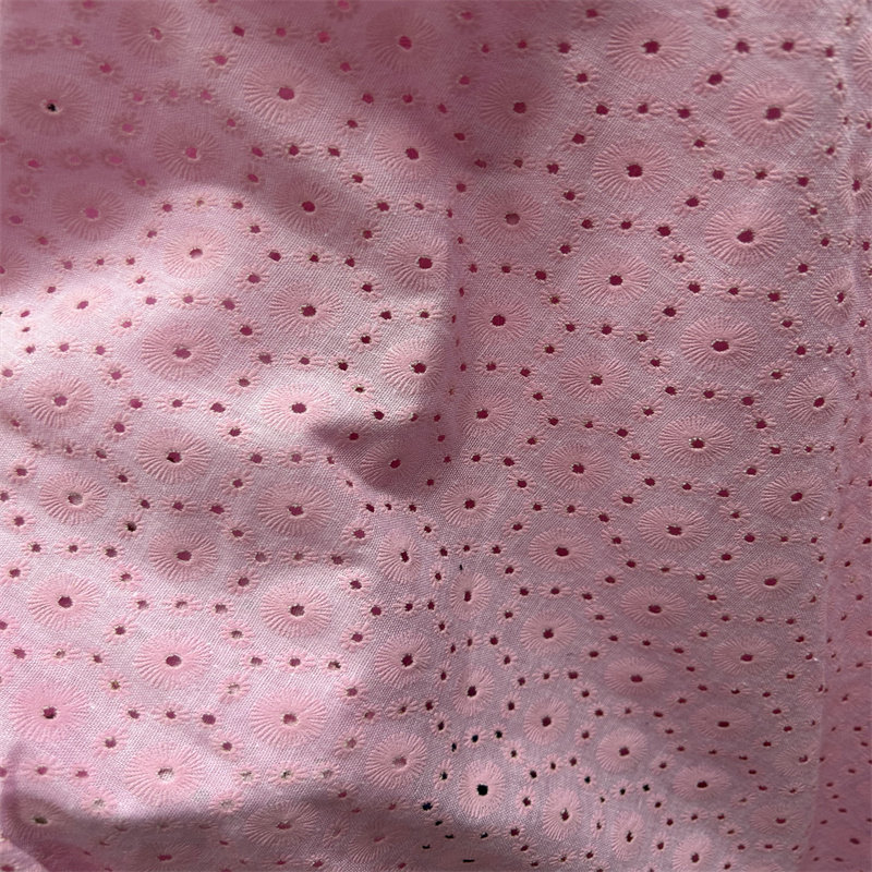 韩系甜美粉红色镂空小破洞花朵刺绣提花棉布料春夏衬衣连衣裙面料
