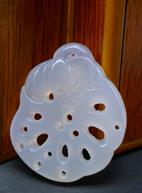 天然玛瑙少女款风玉吊坠