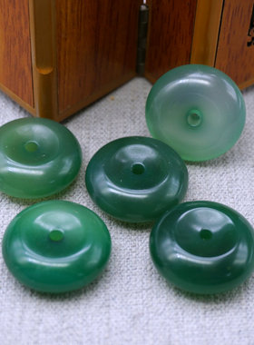 玛瑙保平安招财挂件玉石吊坠