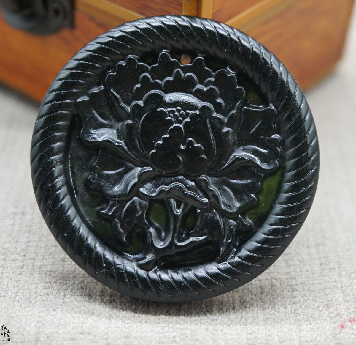 墨绿玉牡丹花玉石挂件墨绿蛇纹石