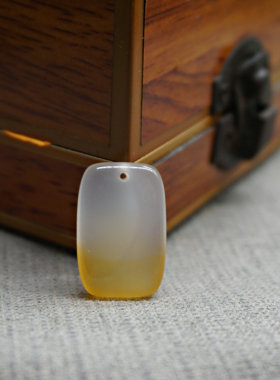 冰种俏色白玉髓小方牌吊坠男女款白色玛瑙无事牌挂件平安牌子玉坠