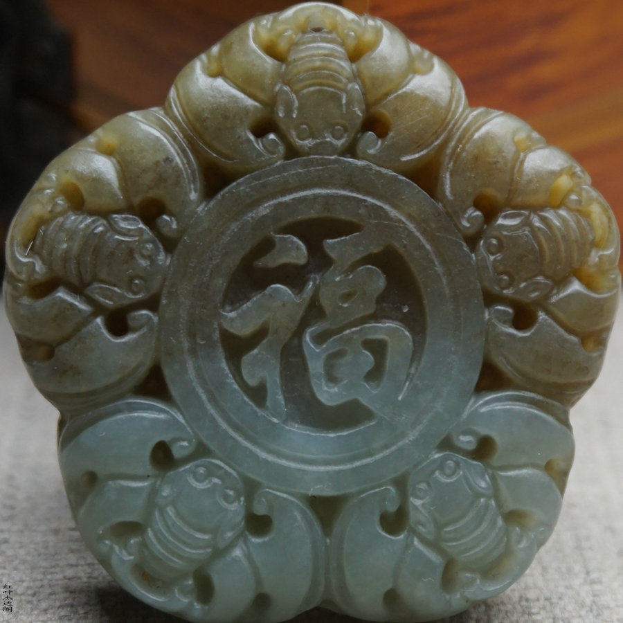 新疆和田玉糖青白玉双面雕刻五福祝寿吊坠挂件青玉五福捧寿玉佩坠