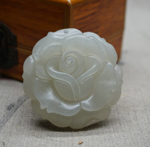 青白玉牡丹花平安扣玉牌玉吊坠