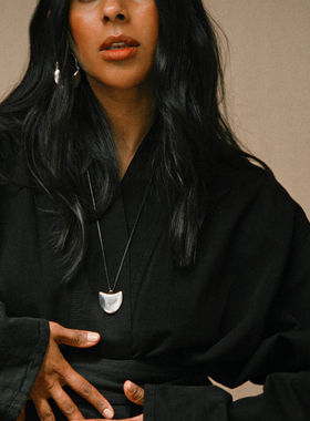 小众高级感冷淡风半月金属吊坠长款黑绳百搭毛衣链欧美个性项链女