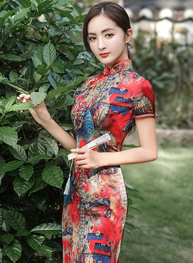 Slim fitting embroidered unlined qipao女士修身绣花无内衬旗袍