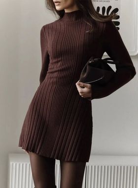 气质半高领连衣裙女 Playful long sleeved half high neck dress