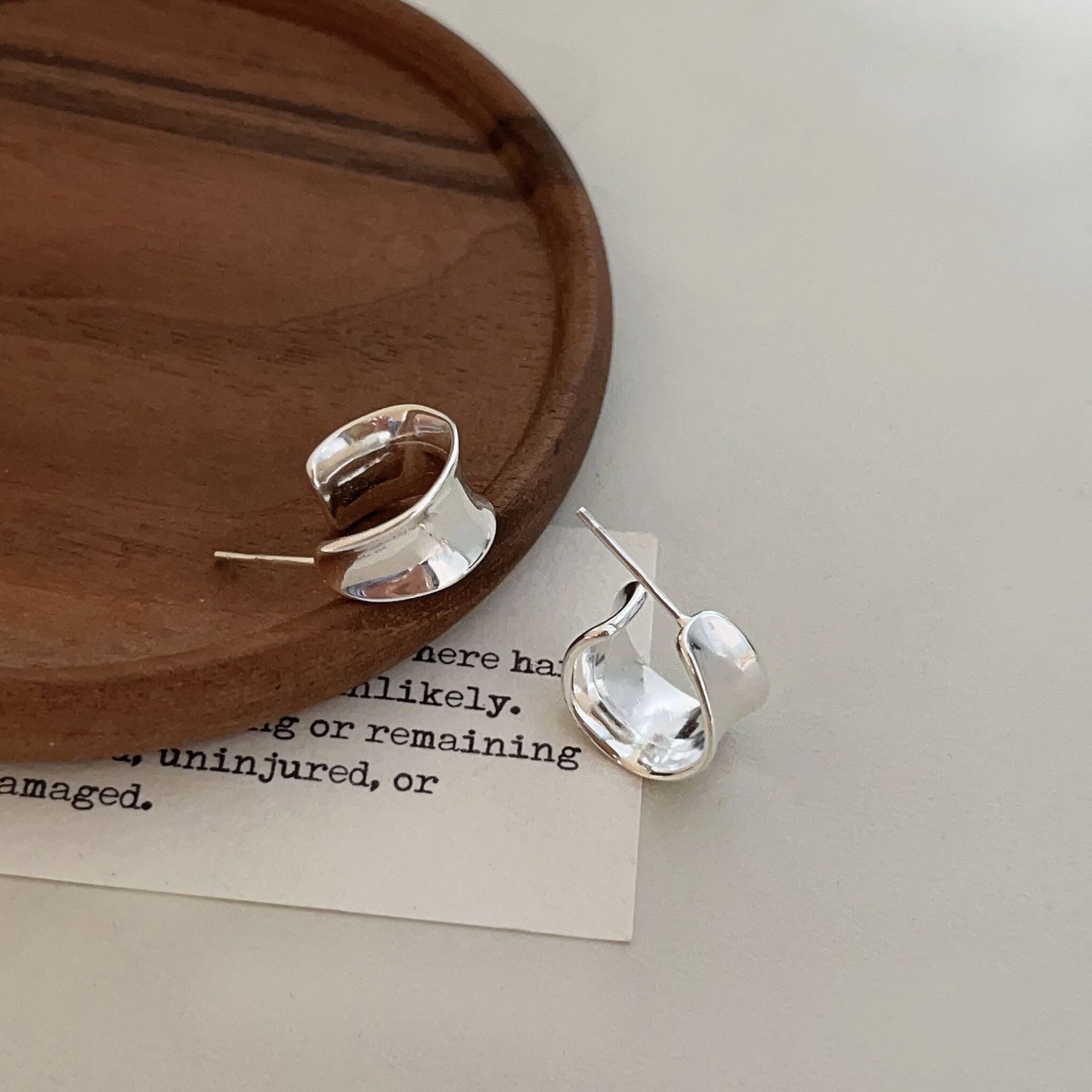 【特价清仓】S925纯银哑光耳钉松本惠奈同款不规则C型宽面耳圈