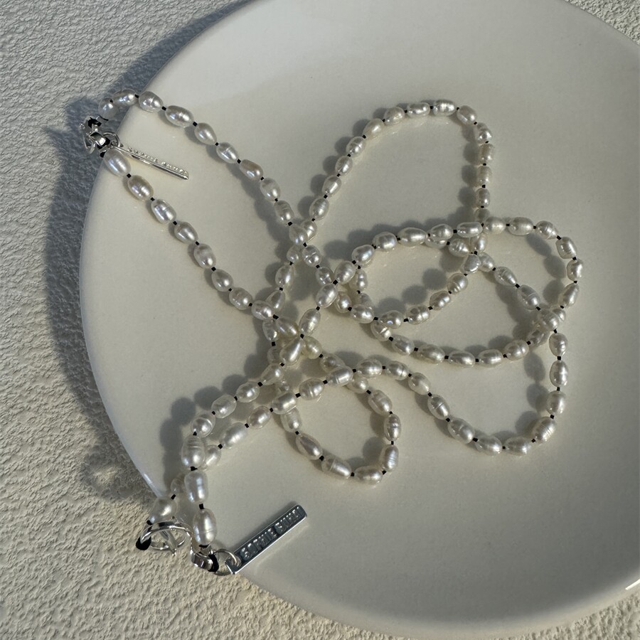 S925纯银搭扣法式手工天然淡水珍珠项链经典黑色绳结小米珠锁骨链