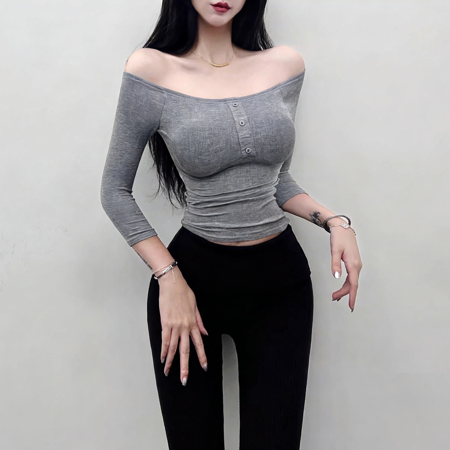 纯欲绝美一字肩七分袖T恤带胸垫显身材打底衫辣妹性感紧身上衣女