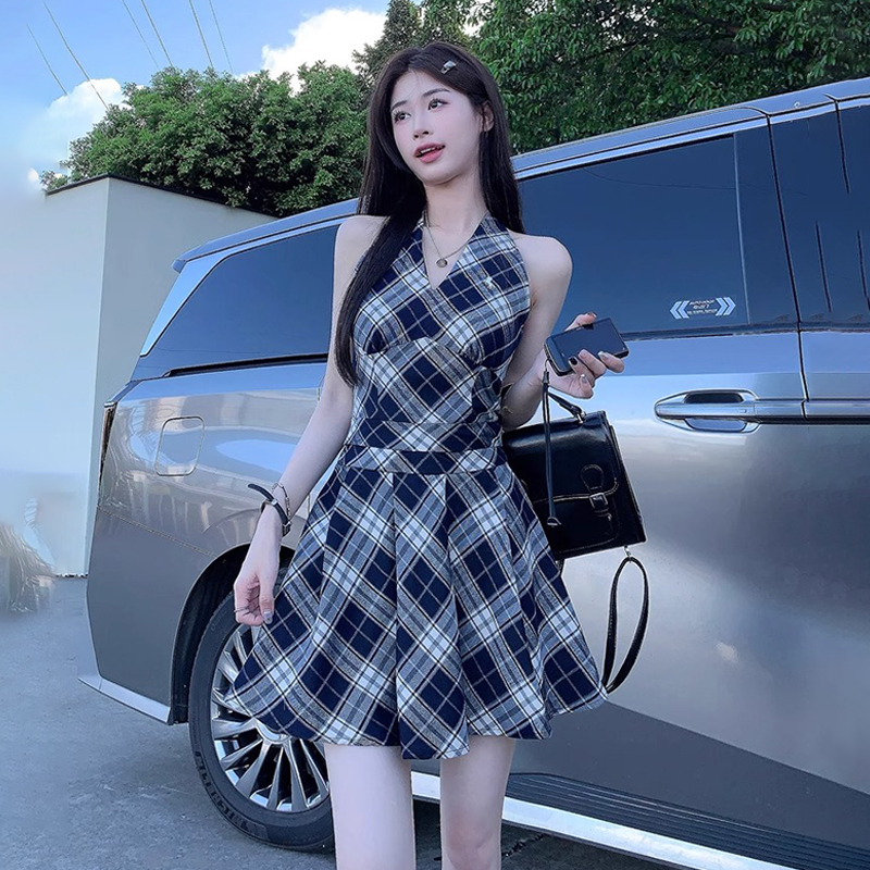 黑白格子收腰挂脖无袖连衣裙女夏
