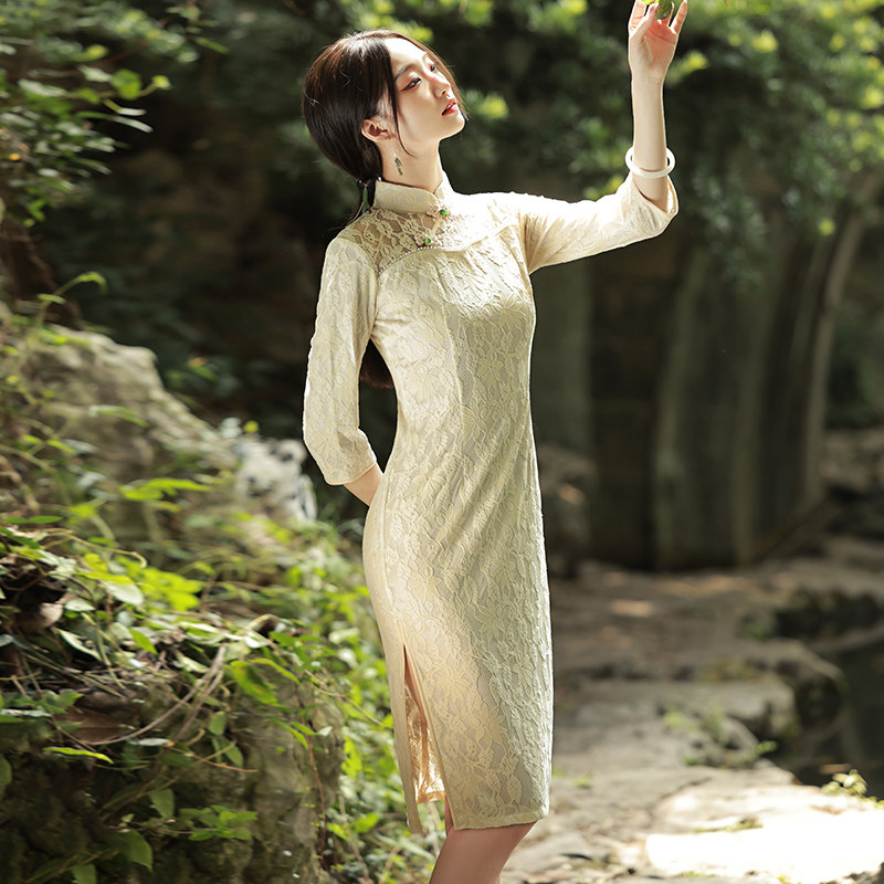 淑女蕾丝改良旗袍秋季2025年新款年轻款少女日常复古气质高端米色