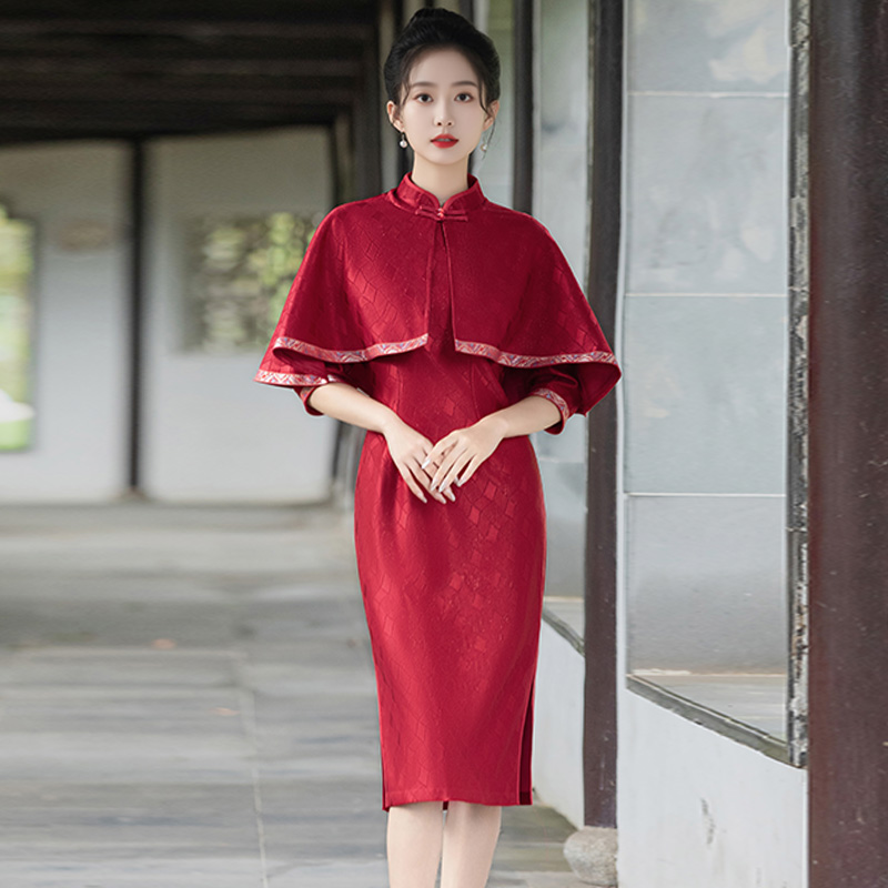 新中式改良红色旗袍带披肩2025春季新款年轻款小个子敬酒服套装