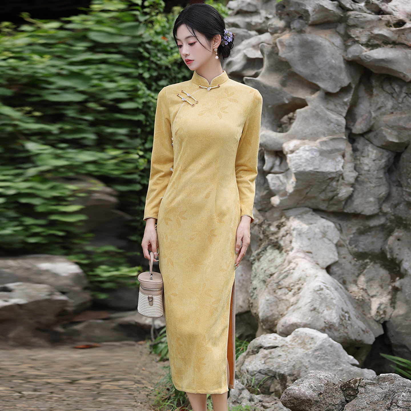 清爽黄色麂皮绒新中式国风改良旗袍春季2026新款年轻款长袖连衣裙
