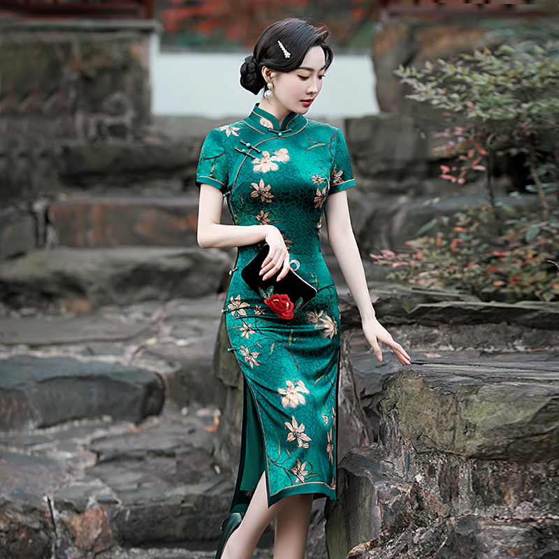 绿色重磅真丝旗袍中款2025夏季新款高端桑蚕丝中年女妈妈日常复古