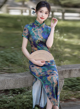 苏州丝绸旗袍长款2025新款夏季年轻款绿色大码胖mm妈妈新中式改良