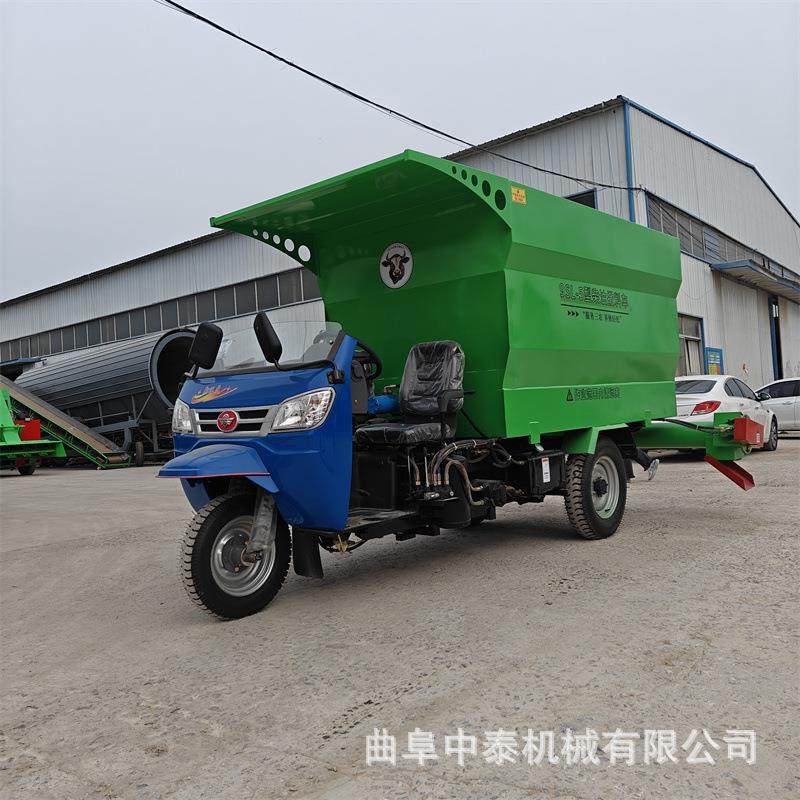 自动添草料柴油款撒料机车载立式粉碎搅草喂料机3方喂牛搅撒车