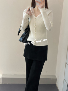 QS ONETWO修身珍珠扣拼接波点V领韩系针织开衫打底衫含羊毛33.3%