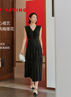 [唐嫣同款]EP雅莹女装 轻熟风小黑裙收腰V领连衣裙 新款4113A