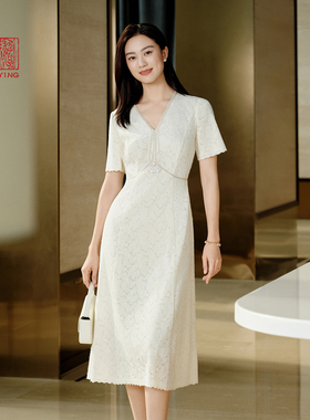 EP雅莹高端系列 重工白色压褶v领蕾丝连衣裙 2025夏季新款4612A