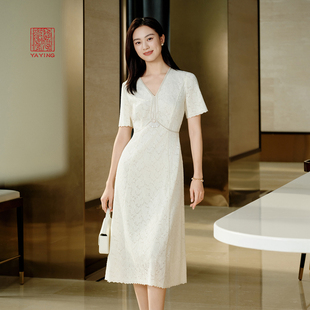 新款 2025夏季 4612A 重工白色压褶v领蕾丝连衣裙 EP雅莹高端系列