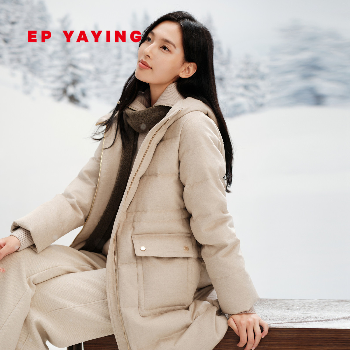 雅莹松花江白鹅绒连帽宽松羽绒服