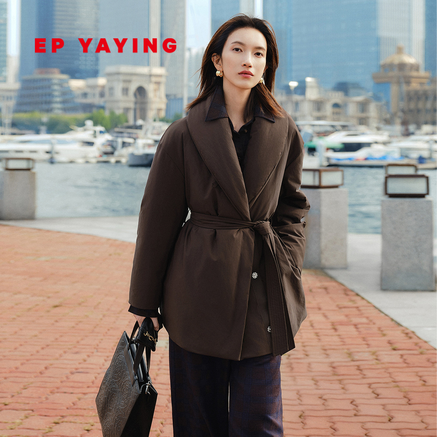 雅莹青果领气质腰带鹅绒羽绒服