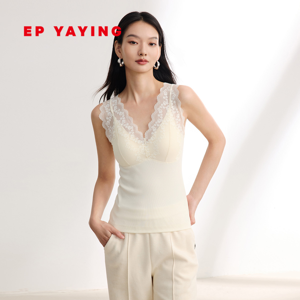 EP雅莹蕾丝拼接带胸垫一体背心
