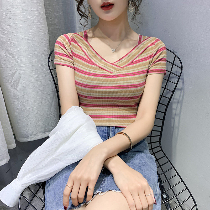彩虹条纹短袖t恤女2021年夏季韩版修身v领半袖露锁骨上衣
