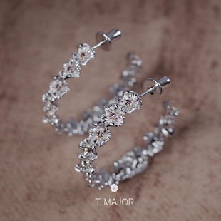 T.MAJOR 绽放立体曼陀罗花金色花蕊大圆环耳环 曼堂流光系列