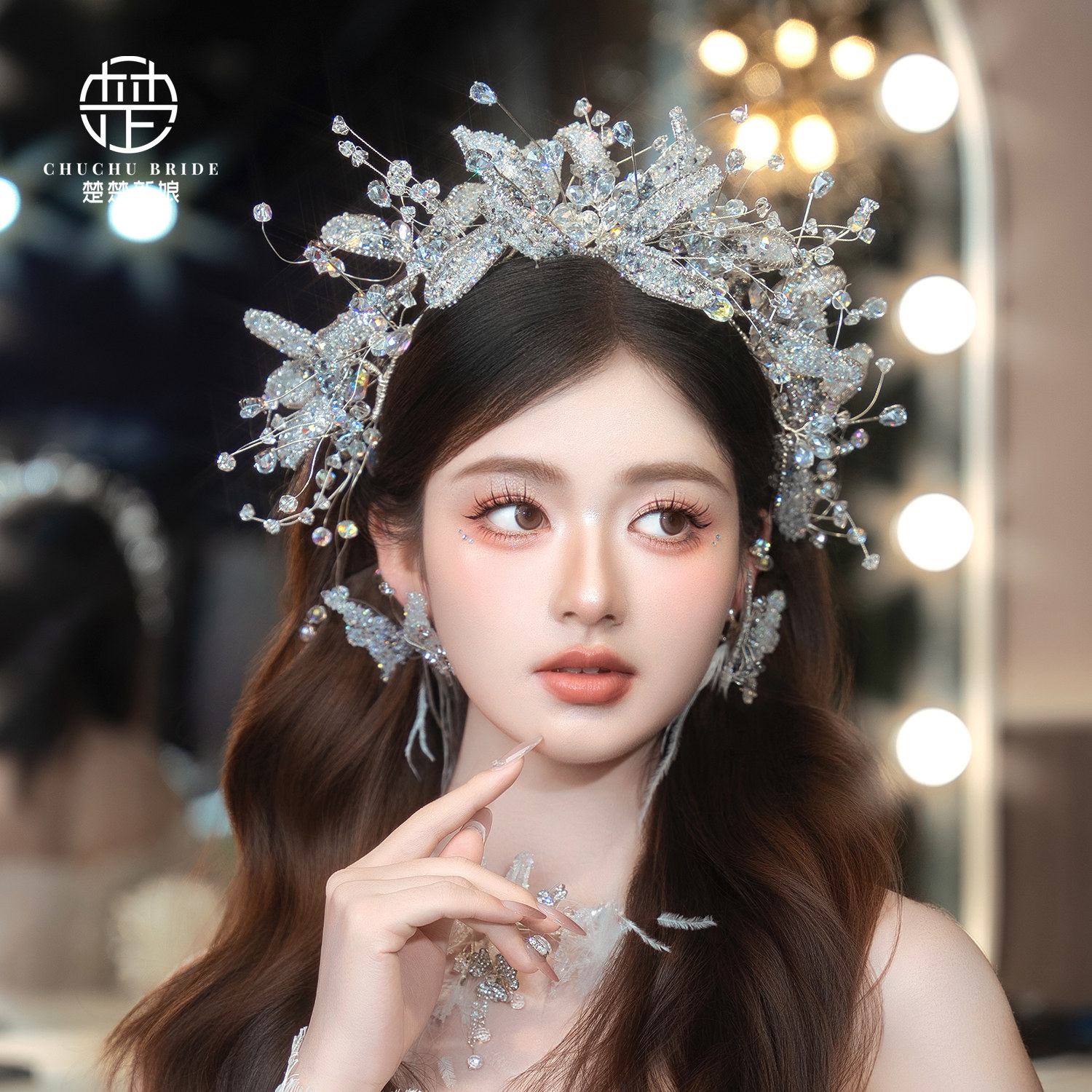 2025新款精致工水晶皇冠仙美花朵发箍新娘结婚跟妆简约主婚纱饰品