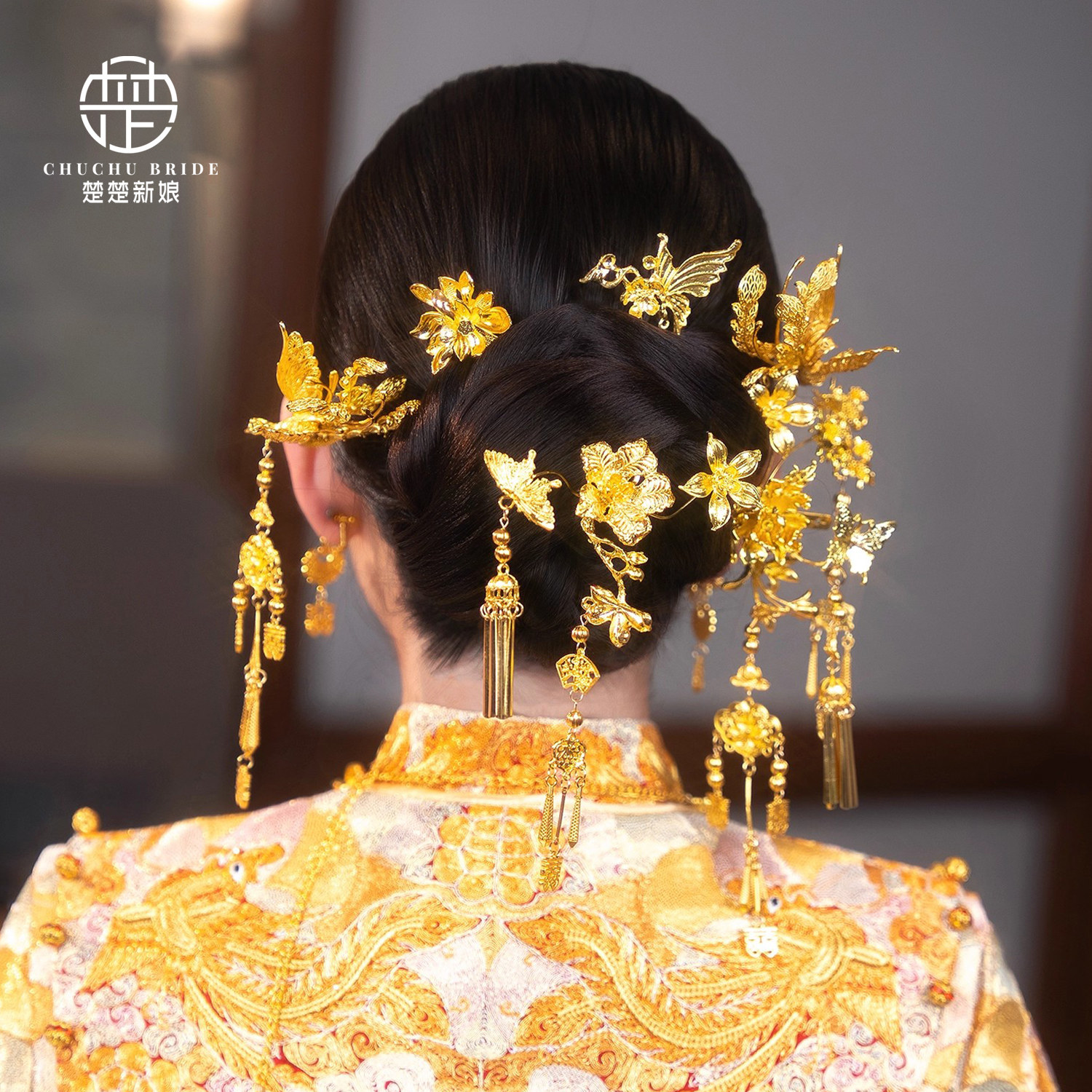 简约精致龙凤褂头饰低盘发