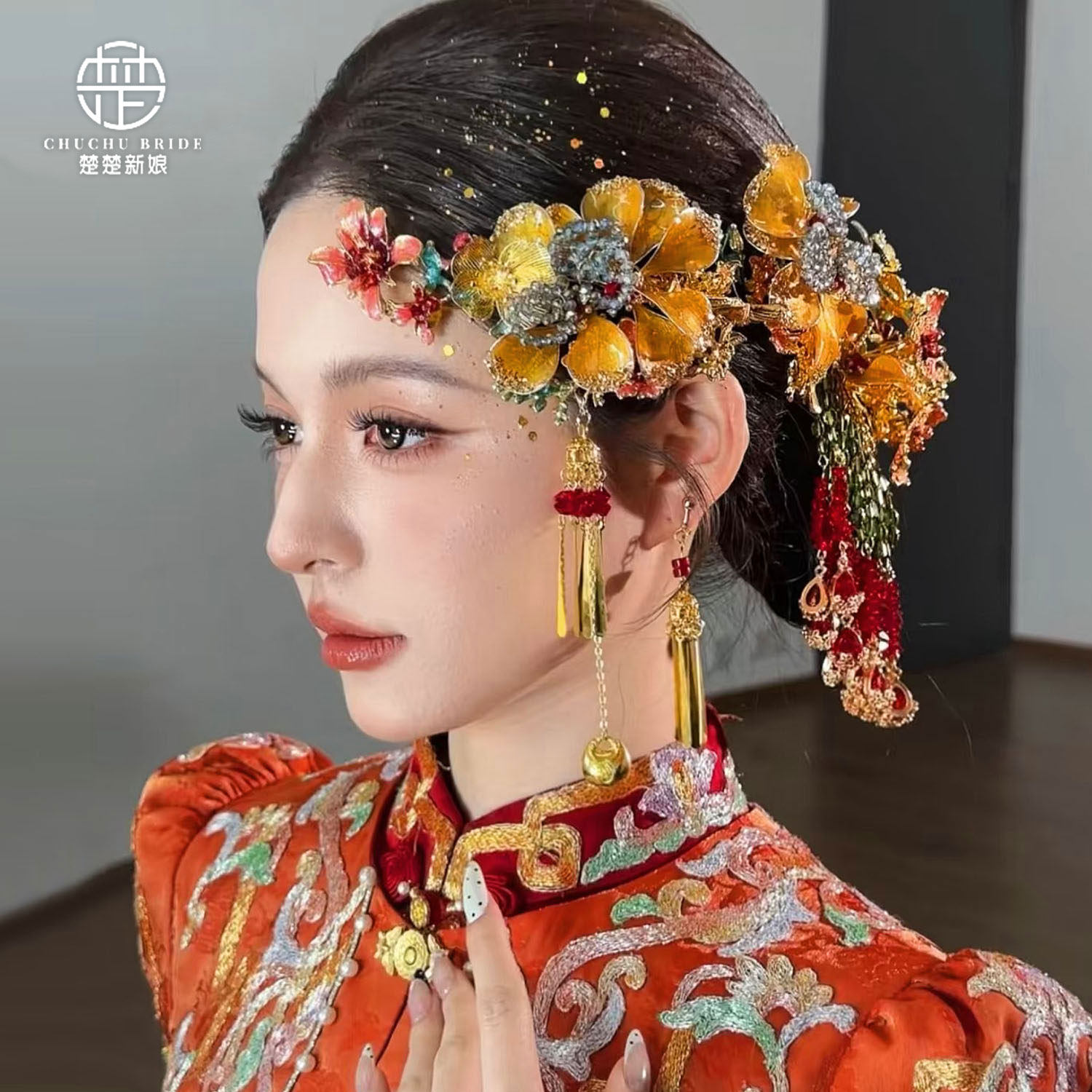 新娘金色花朵秀禾头饰龙凤褂新中式流苏新娘减龄复古发饰套装新款