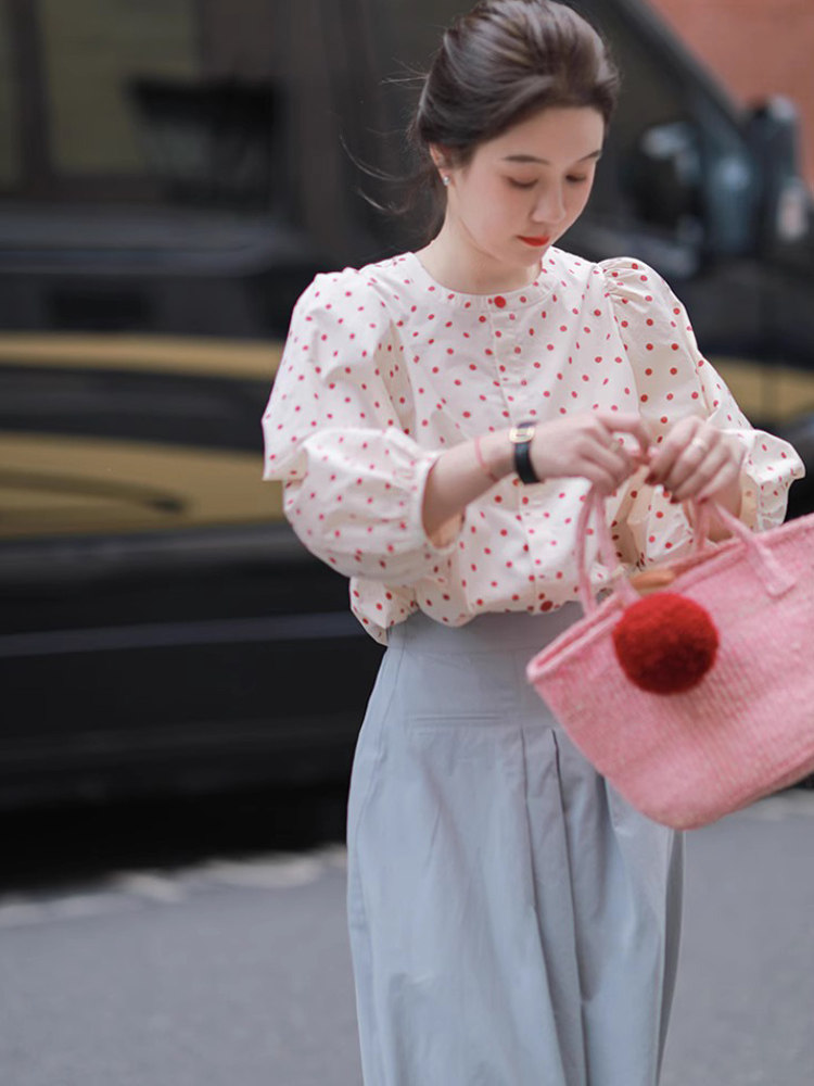 法式红色波点衬衫女装2026初夏穿搭洋气漂亮小衫设计感泡泡袖上衣
