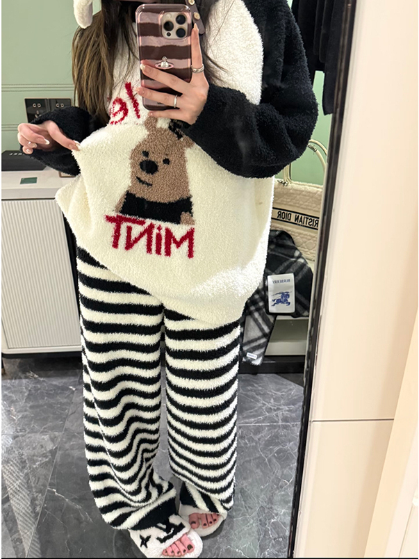 黑色条纹小熊睡衣女冬季2025甜美卡通珊瑚绒加厚保暖家居服两件套