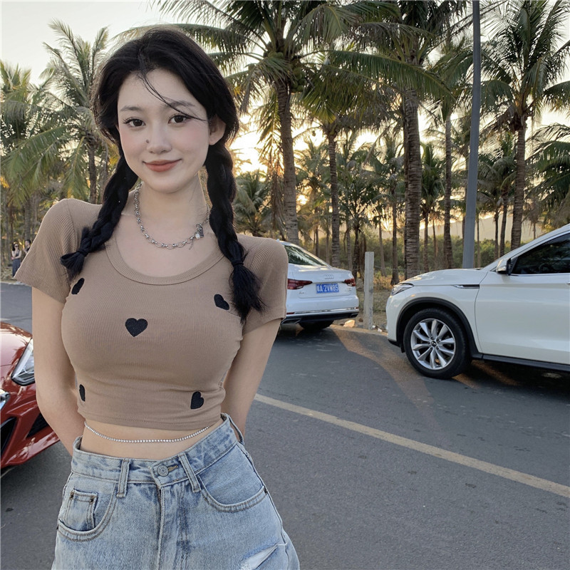 针织螺纹爱心刺绣短袖T恤女辣妹高腰修身夏2024新款内搭短款上衣