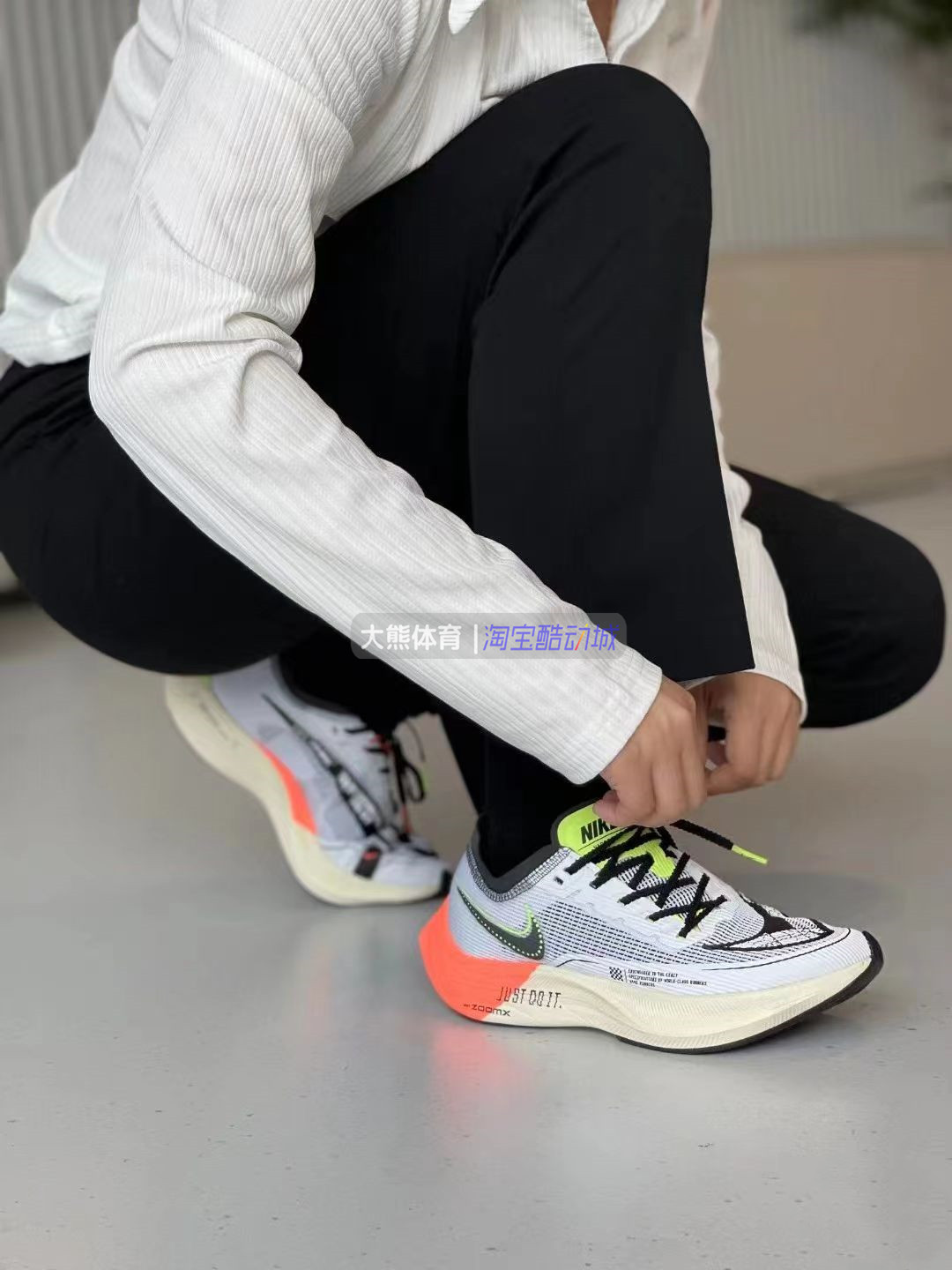 Nike/耐克 ZoomX VaporFly NEXT% 2女子耐磨跑步鞋 FB1848-101-封面