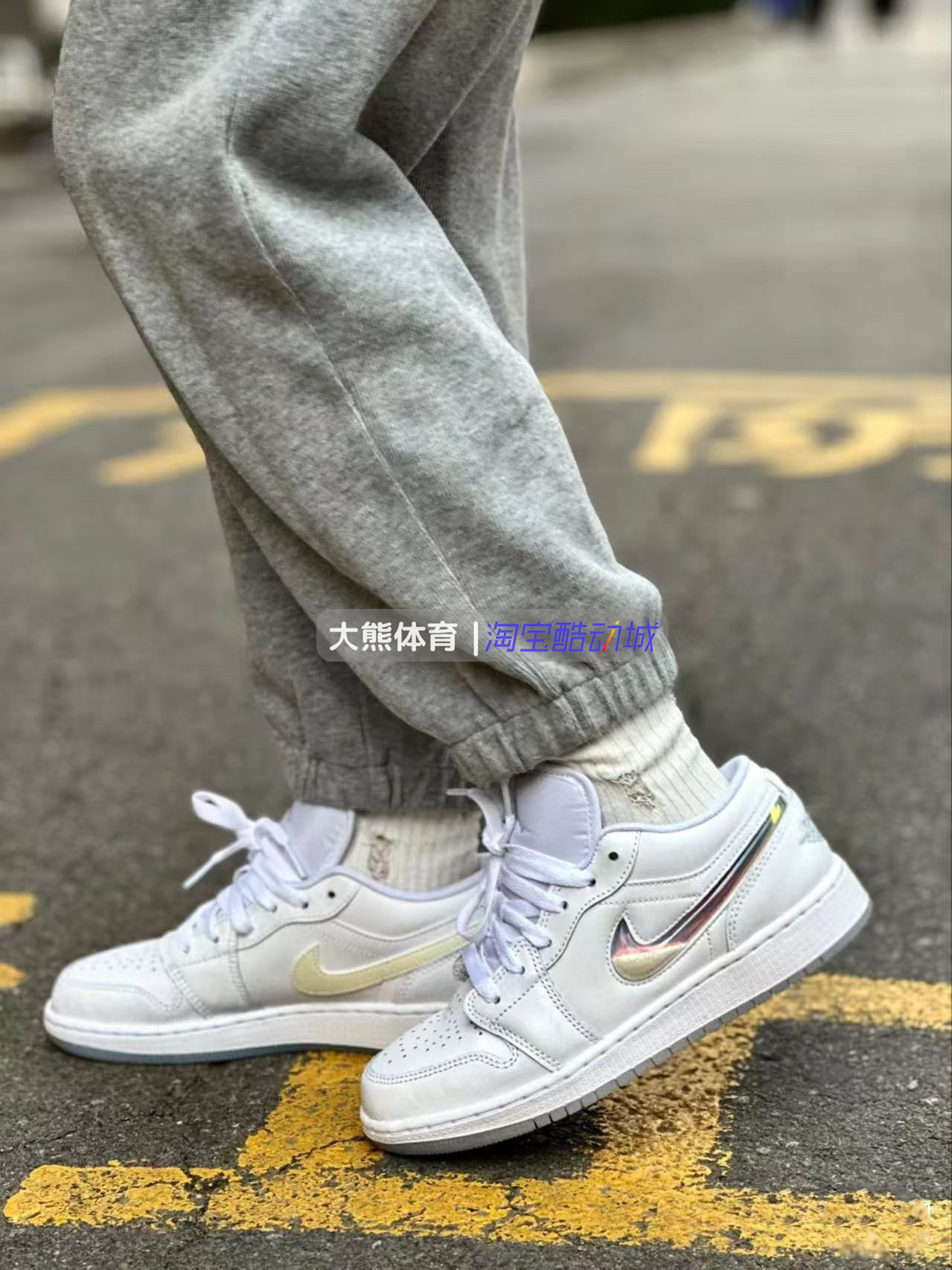 篮球鞋专柜正品AJ1白绿镭射低帮