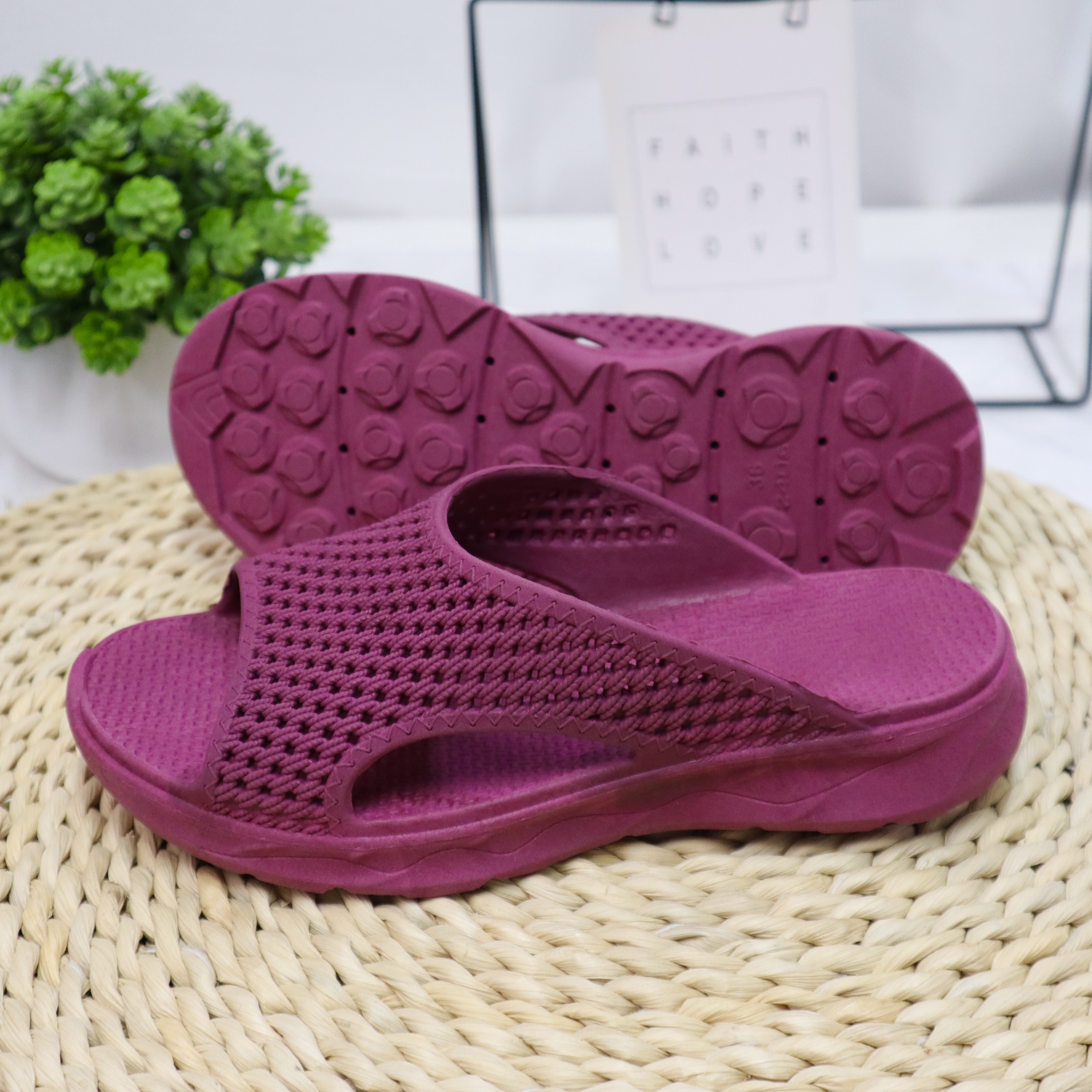 夏季新款越南乳胶拖鞋女款户外耐磨凉鞋厚底不臭脚舒适休闲沙滩鞋