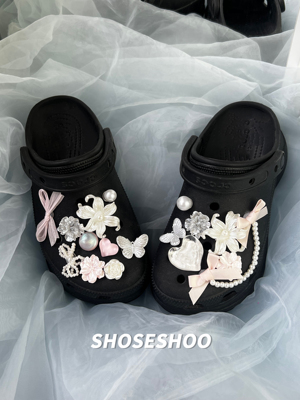 粉色轻奢温柔蝴蝶结洞洞鞋鞋扣