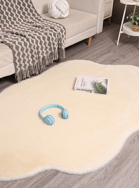 白色短毛绒云朵地毯少女床边毯不规则家用客厅茶几地垫镜前毛毛毯