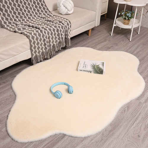 白色短毛绒云朵地毯少女床边毯不规则家用客厅茶几地垫镜前毛毛毯