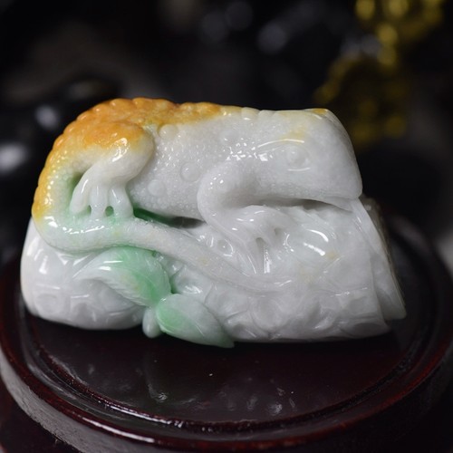 缅甸翡翠A货双彩蜥蜴摆件带证