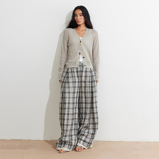 【XSPACE】Dpercent丨薄款纽扣装饰V领长袖坑条针织开衫外套