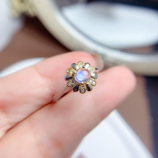 天然月光石雏菊戒指女s925纯银镶嵌5*5mm蓝月光玻璃体颗颗强蓝光