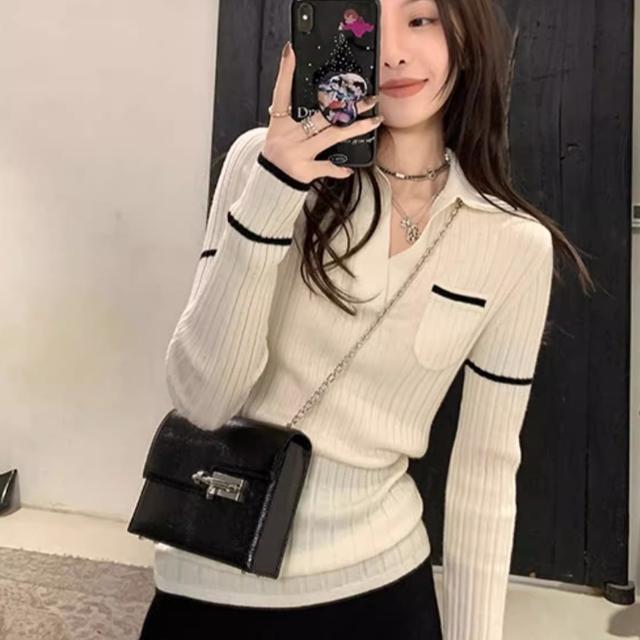 白色polo领针织打底衫女秋冬复古撞色修身内搭毛衣别致慵懒风