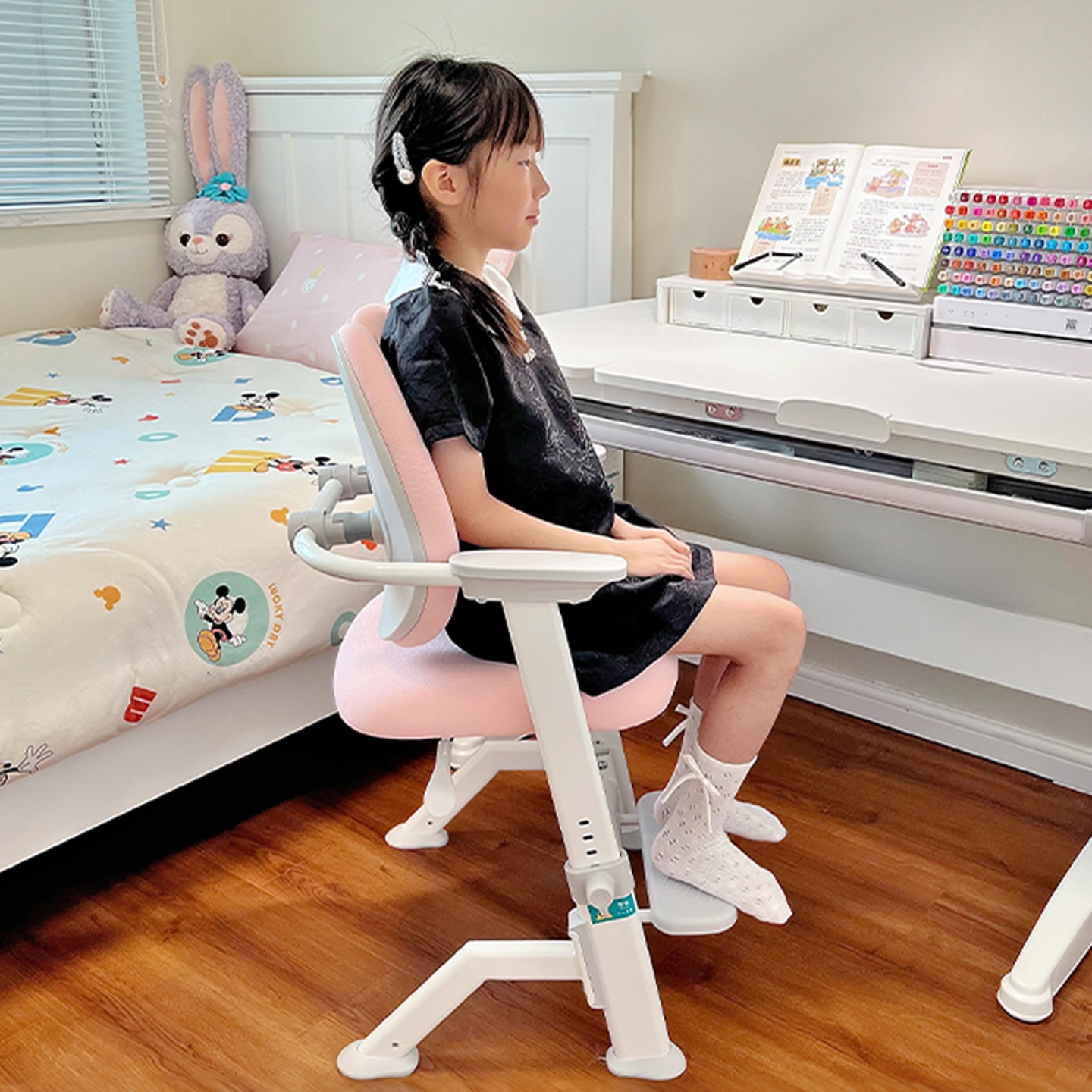 黑白调Y1儿童学习椅矫正坐姿座椅可升降凳子小学生专用学习椅子
