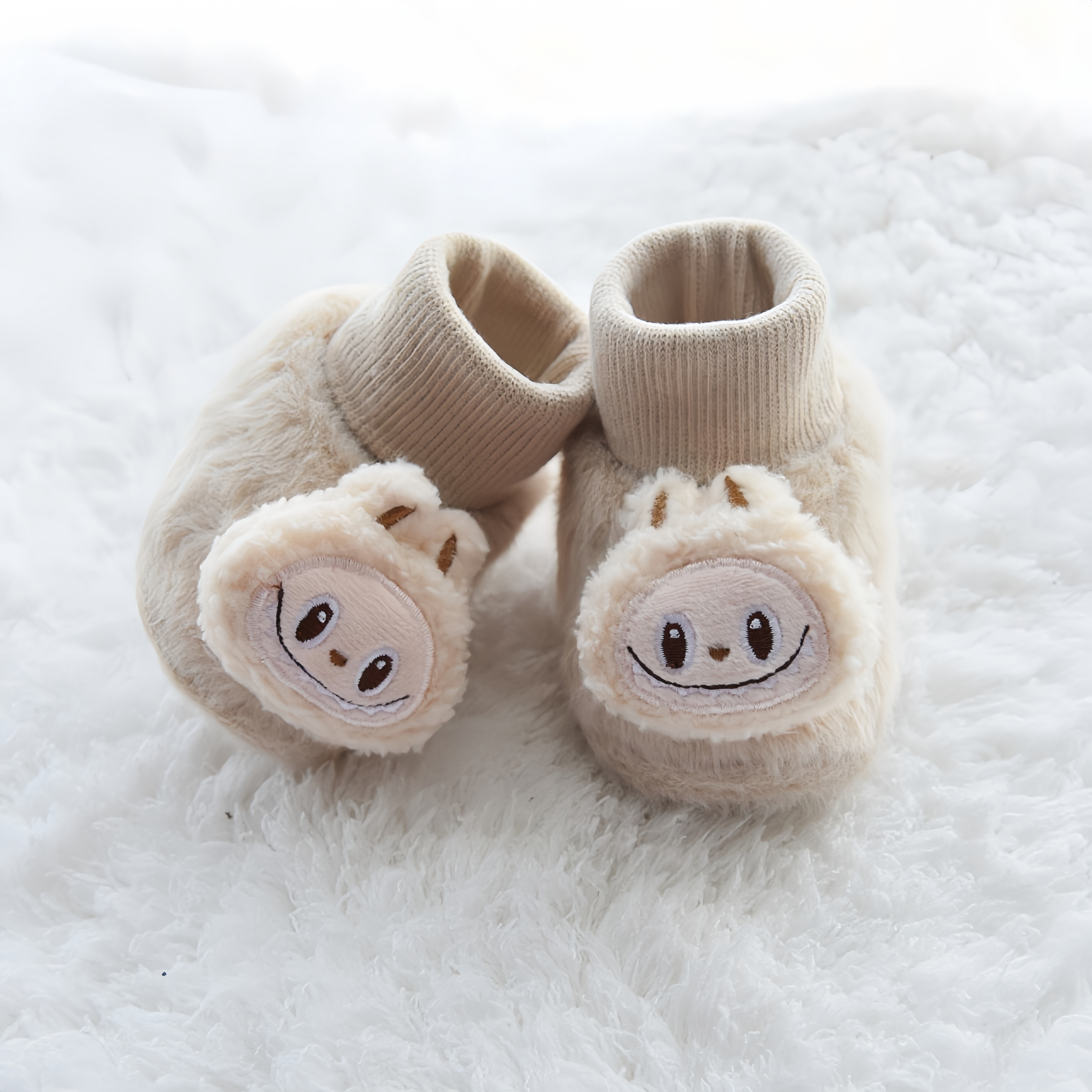 冬季新生婴儿0-12月男女宝宝软底加厚鞋袜一体不掉跟加绒保暖棉鞋