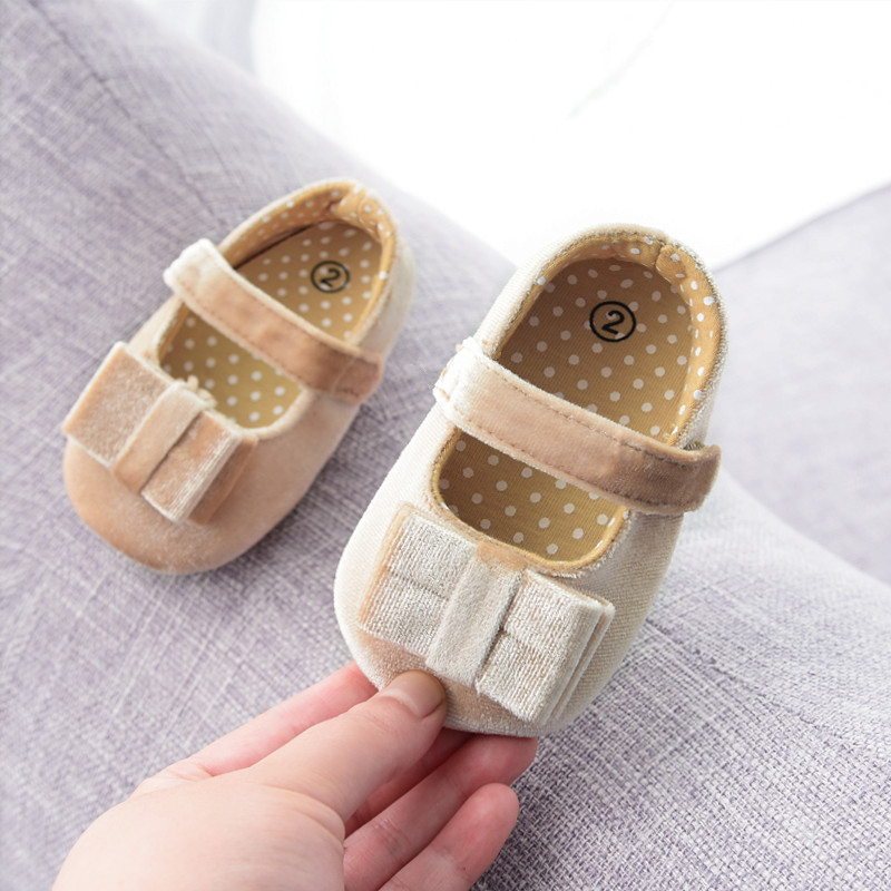 春秋季1岁婴儿鞋步前软底3女宝宝周岁鞋0-6-12个月公主学步鞋不掉