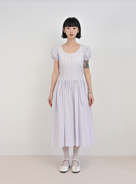 Room vol.12 紫色条纹泡泡袖大圆领收腰抽褶中长款短袖连衣裙