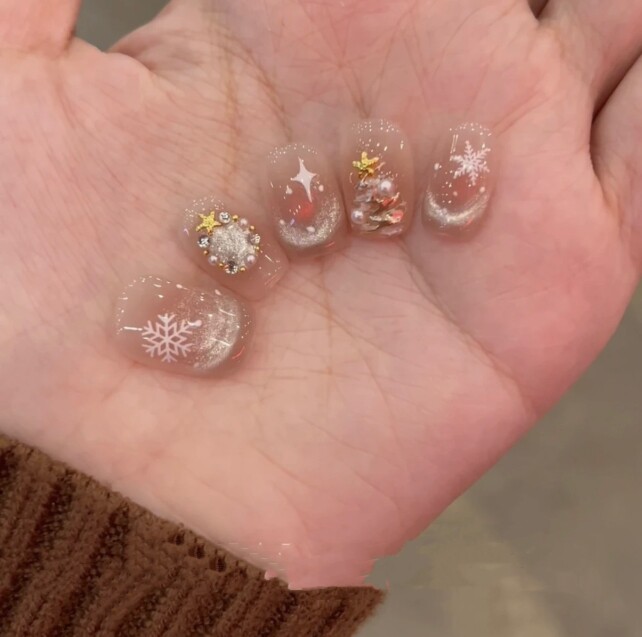 浪漫之夜手工穿戴甲圣诞雪花美甲定制高级感光疗甲可拆卸甲短款